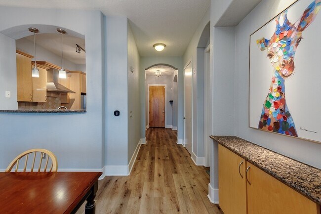 Building Photo - 2600 Hillsboro Pike