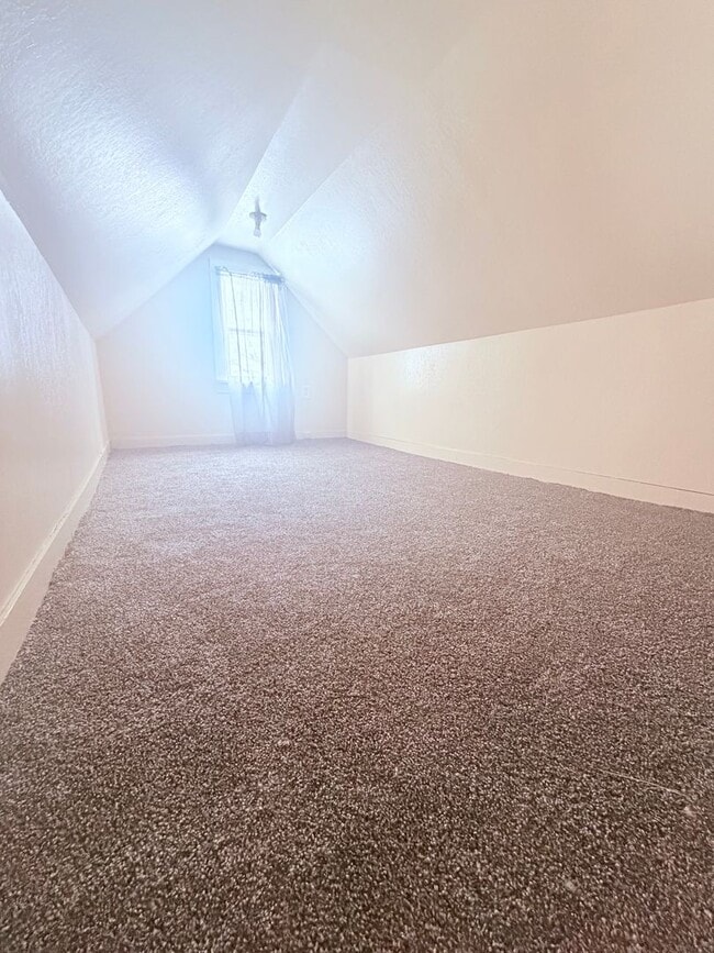 Building Photo - House for rent!