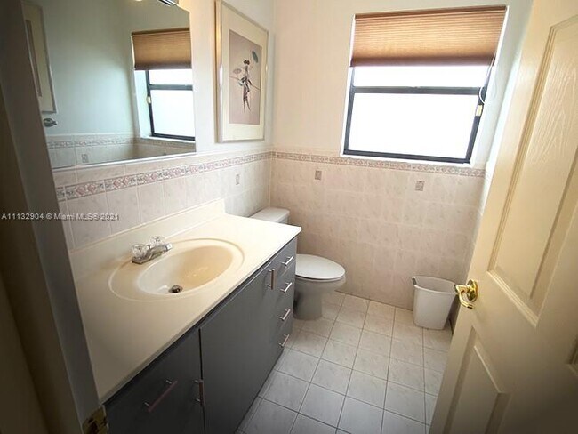 Building Photo - 1041 NE 165th Terrace