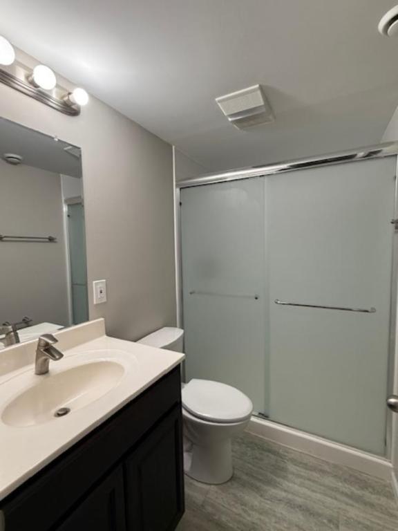 Building Photo - 404 Wynchat Dr