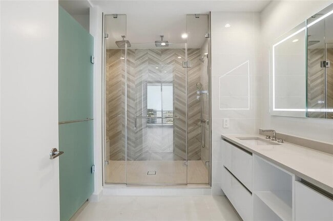 Building Photo - 400 Central Ave