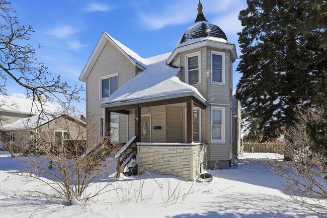 Building Photo - 5 Bedroom House in Manitowoc