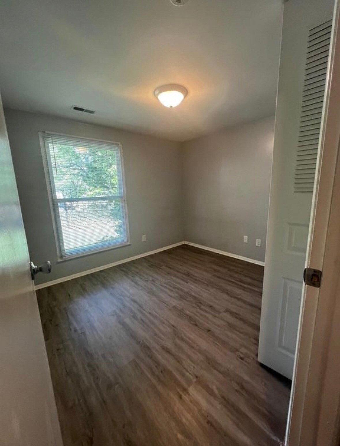 Building Photo - 9426 Robert Burns Ct