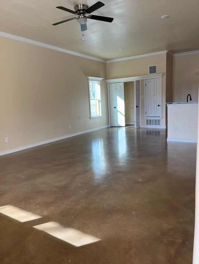 Primary Photo - 215 W Dunn Ave