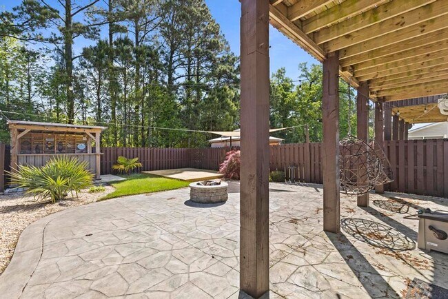 Building Photo - Beautiful Townhome with BEACH Convenience!
