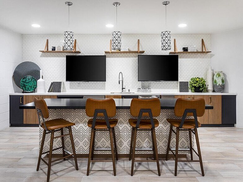 Interior Photo - 7403