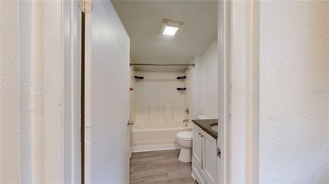 Building Photo - 1510 10th St W