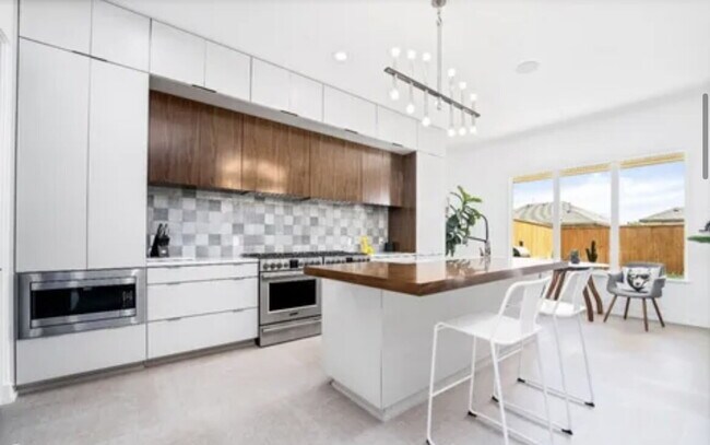 Building Photo - Beautiful 2020 Parade Home in Escondido Ranch