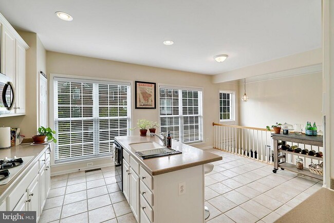 Building Photo - 4035 Timber Oak Trl