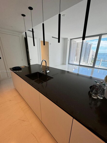 Building Photo - 300 Biscayne Boulevard Way