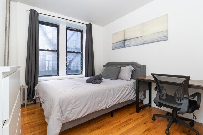 Building Photo - 215 B E 95th St