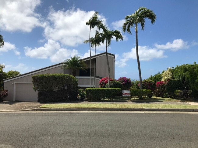 Building Photo - Waialae Iki, large family home 4 bedroom, 4 baths, 2 car garage