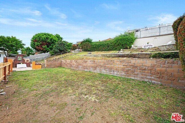 Building Photo - 3715 Homeland Dr