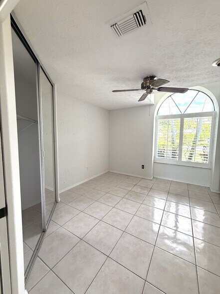 Building Photo - 1998 NE Ginger Ter