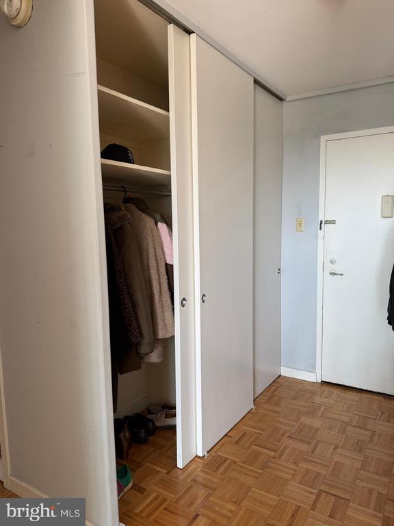 Building Photo - 604 S Washington Square