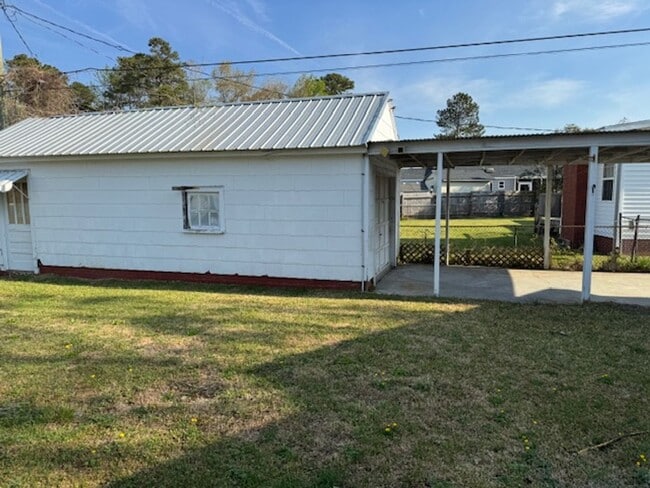 Building Photo - 202 Kenneth Blvd