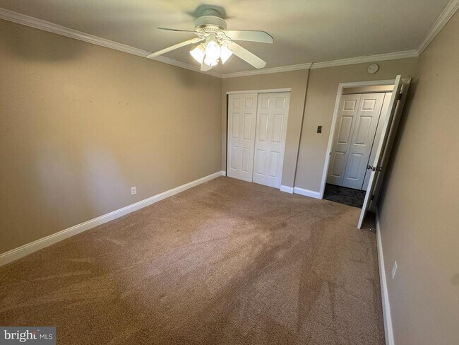 Building Photo - 1002 Worthington Dr