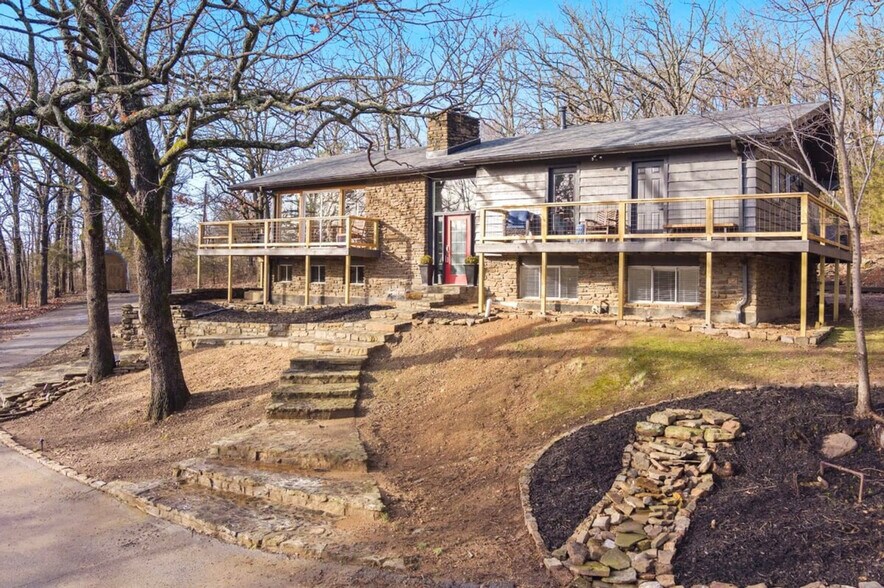 Building Photo - 1232 S Dinsmore Trail