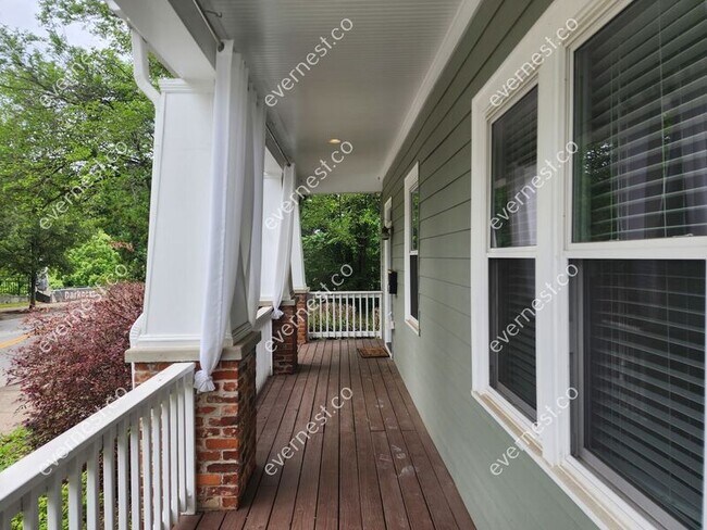 Building Photo - 219 Randolph St NE