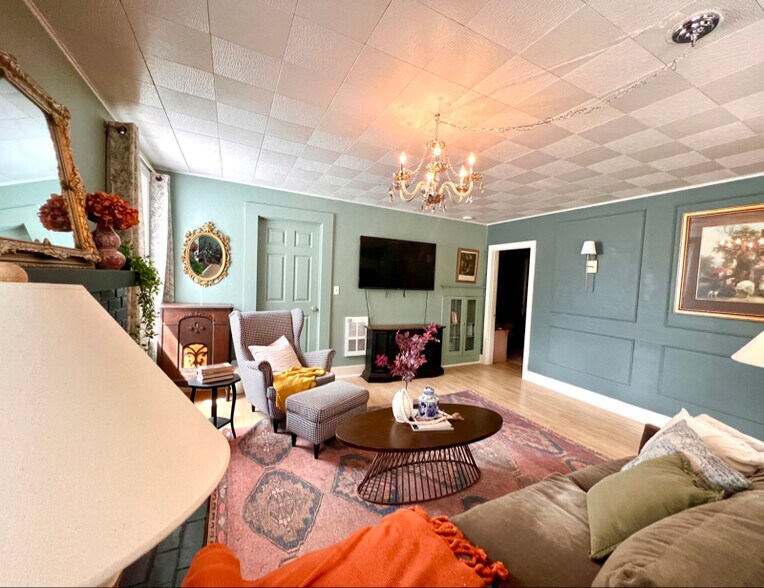 Building Photo - 303 Pioneer St