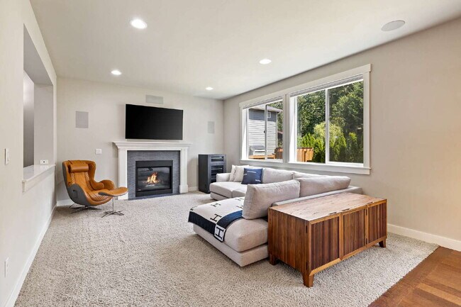 Building Photo - **Stunning Luxury Home in Desirable Mukilteo for RENT!** Available August 25th for MOVE IN