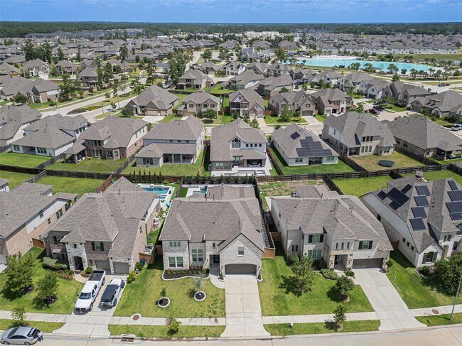 Building Photo - 12115 Ballshire Pines Dr