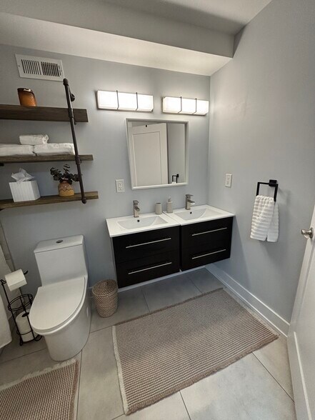 Building Photo - 1220 Lecount St