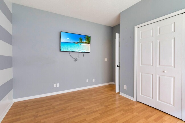 Building Photo - 12372 Cascades Pointe Dr