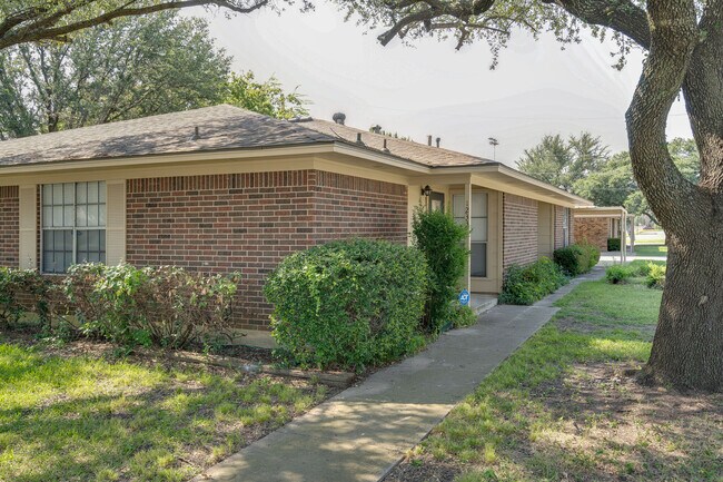 Side view - 1233 Cordell St