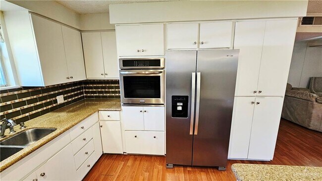 Building Photo - 29 West St