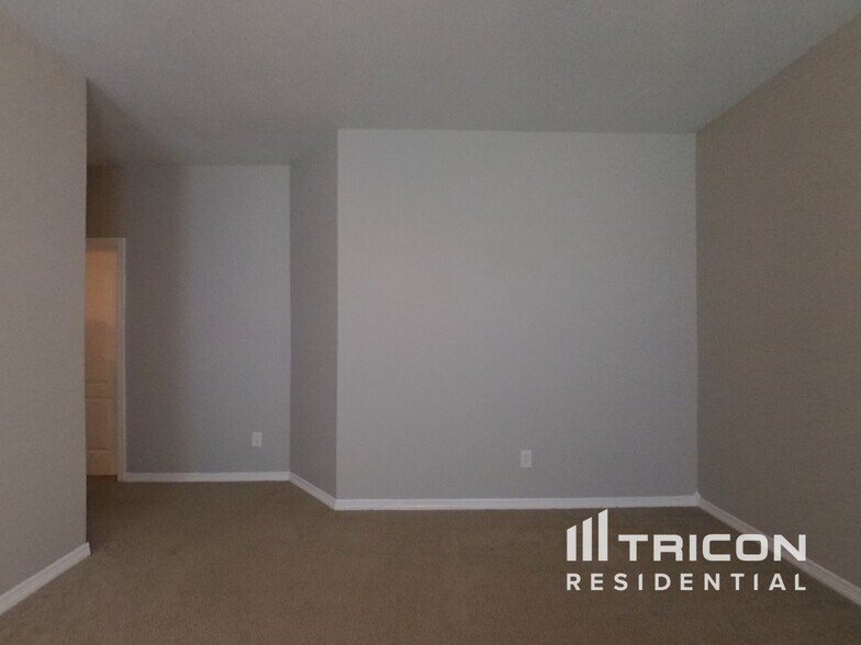 Building Photo - 28818 Hidden Cove Dr