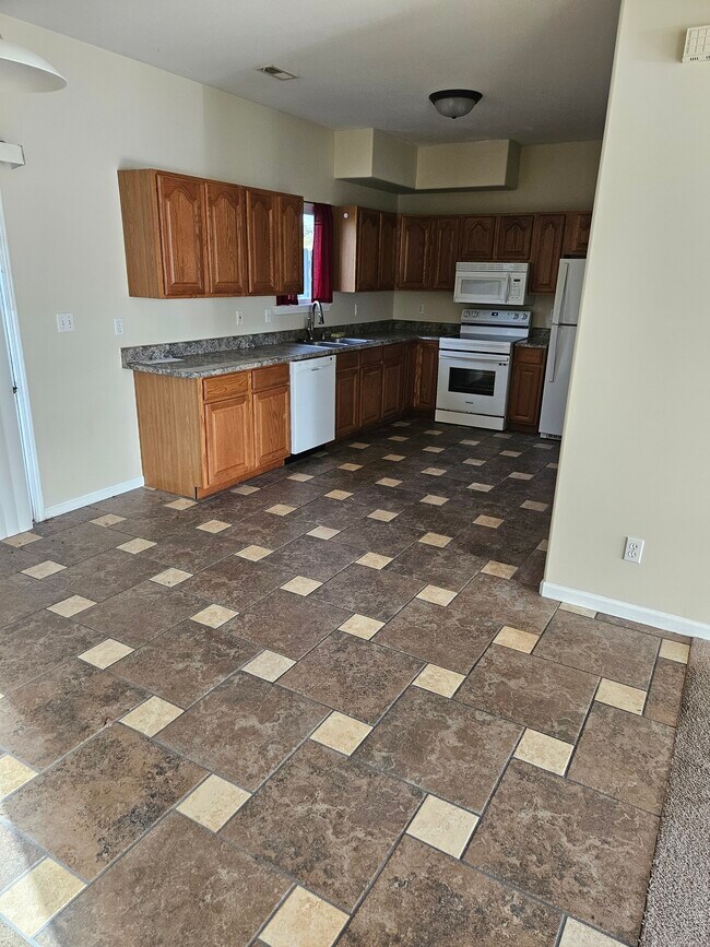 Building Photo - 2006 Rashid Ct