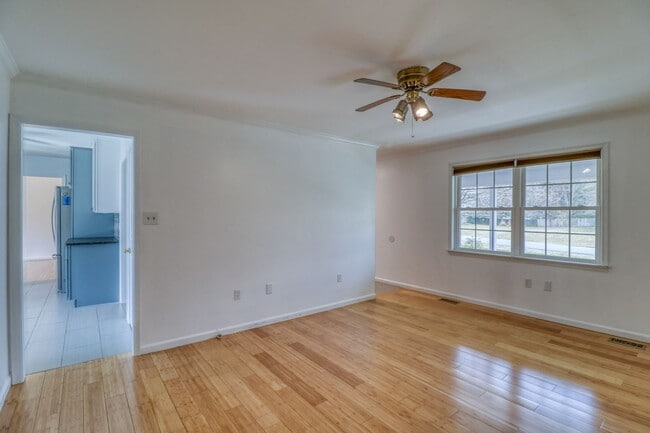 Building Photo - THIS IS THE ONE YOU HAVE BEEN WAITING FOR!...