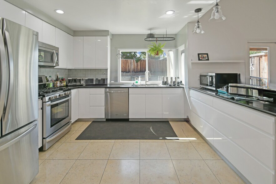 Building Photo - 7225 Via Romera