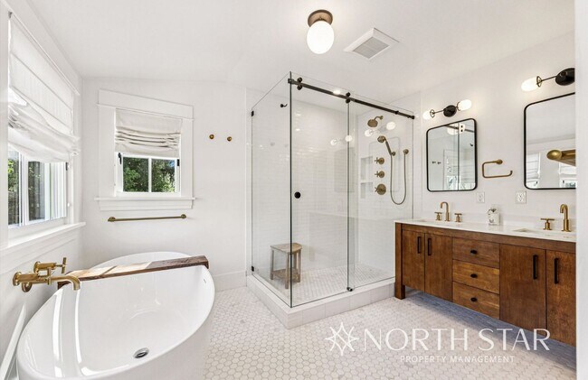 Building Photo - Charming Broadmoor Historic Farmhouse on a...