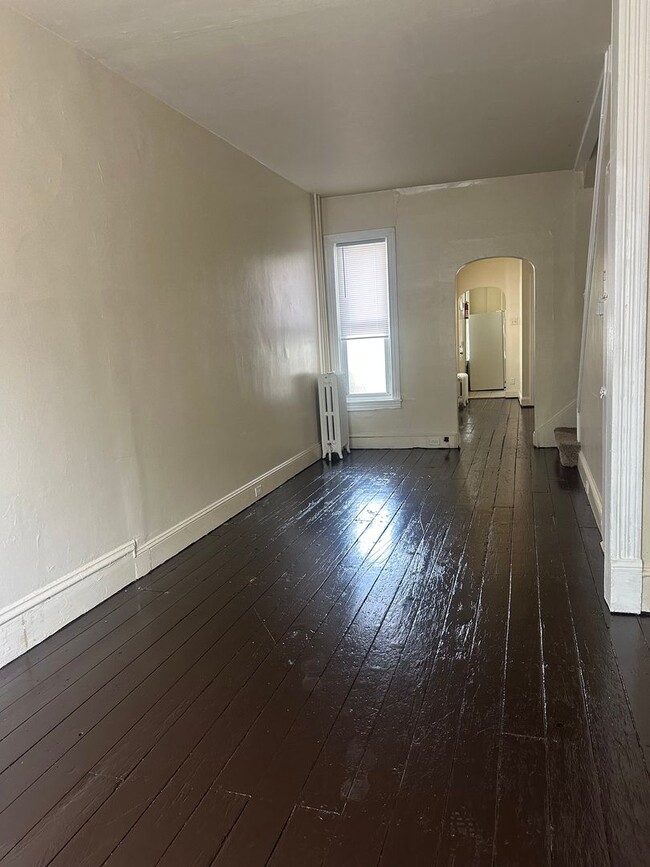 Building Photo - 4 Bedroom House