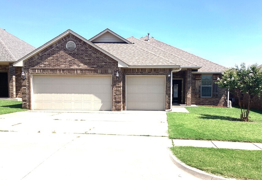 Primary Photo - 8009 NW 159th St