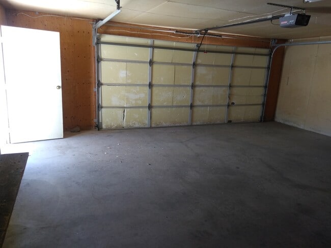 Building Photo - Double Wide on a Double Lot w/detached Gar...