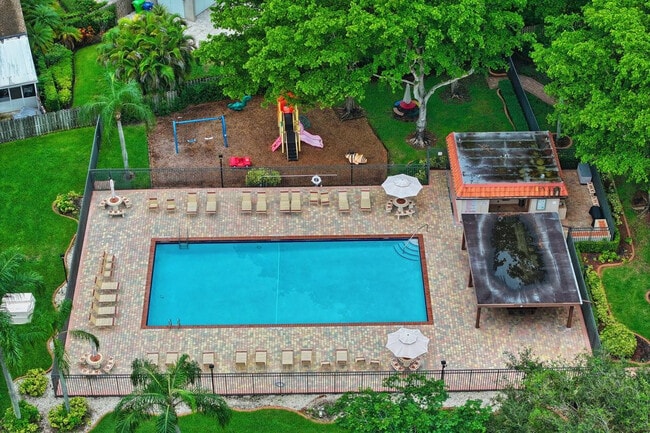 Building Photo - 15805 W Waterside Cir