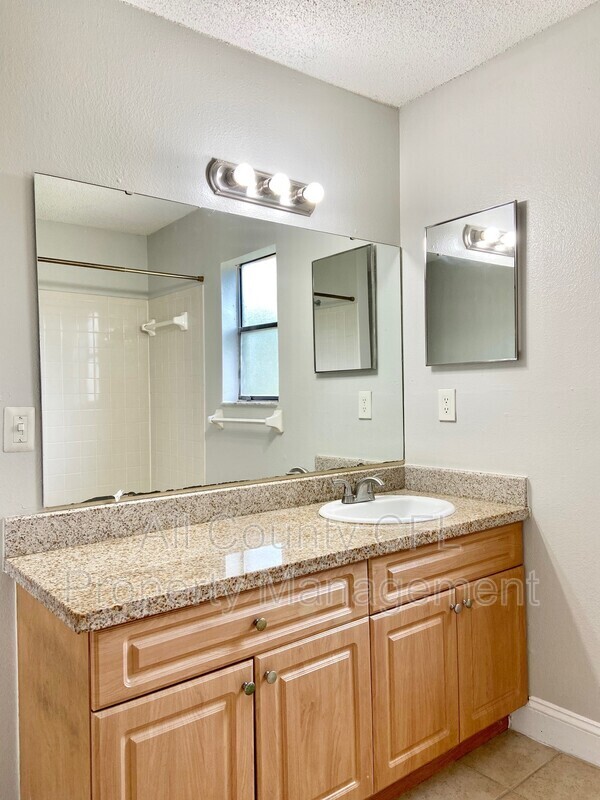 Building Photo - 2230 Cascades Blvd