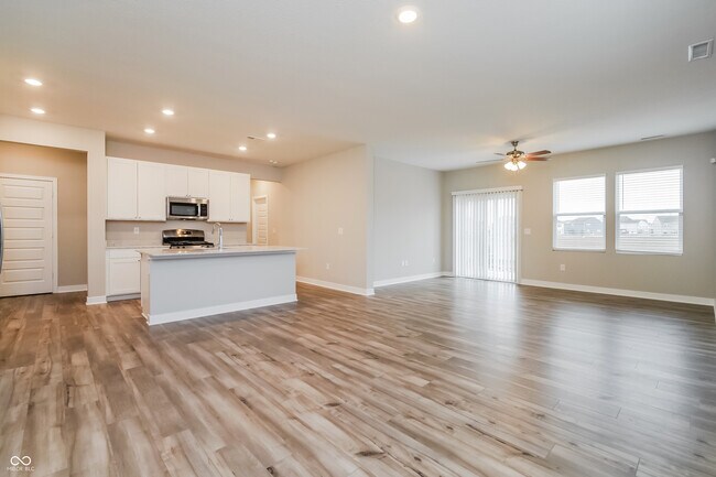 Building Photo - 9237 Larson Dr