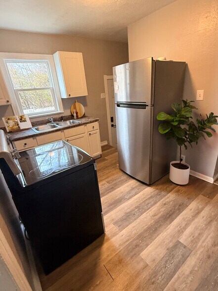 Building Photo - 2320 E 36th St