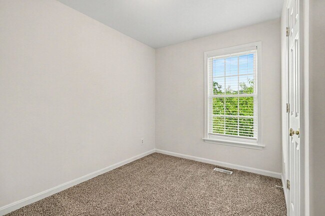 Building Photo - $2,295/Month | 3 Bed | 2.5 Bath | End-Unit Townhome in Belmont at Carmel Church | New HVAC | Wood...