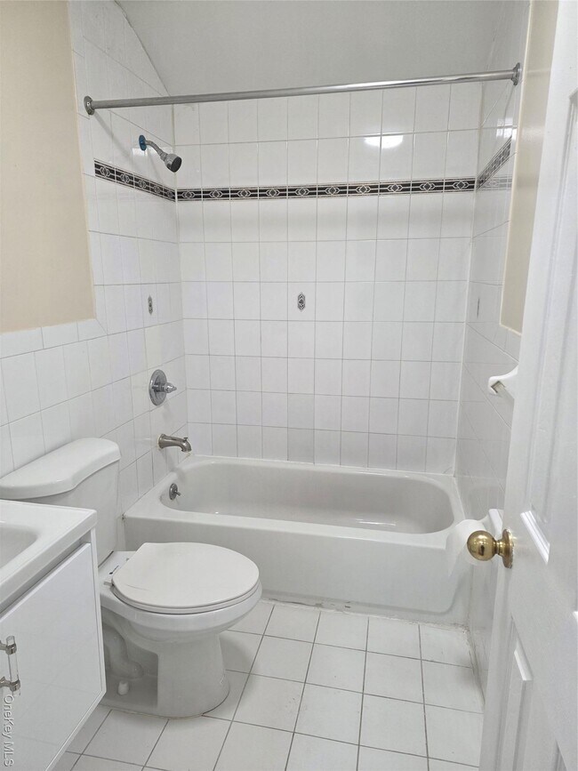 Building Photo - 107-16 178th St