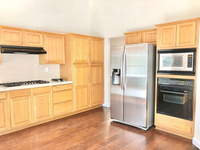 Building Photo - Wonderful Single Story Home, Quiet Neighbo...