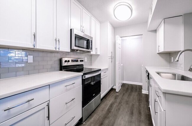 Building Photo - Luxurious 1-Bedroom Apartment in Atlanta’s Upper Westside | In-Home Washer & Dryer