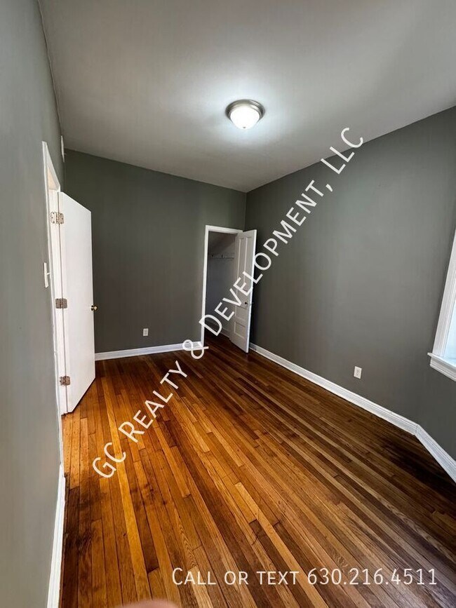 Building Photo - 11347 S King Dr