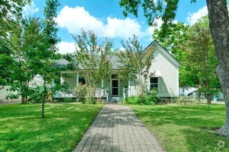 Building Photo - 919 Fowzer St