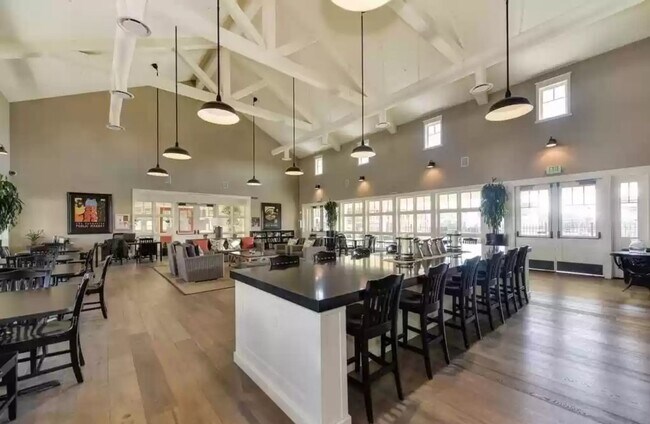 Building Photo - Nice 1 Bed 1 Bath upstairs apartment in the Cannery Neighborhood