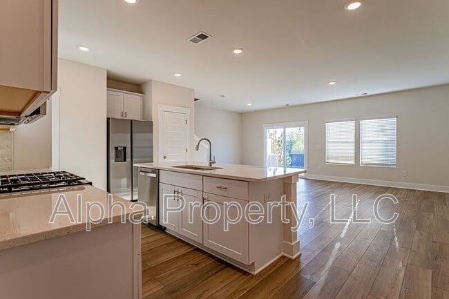 Building Photo - 47 Centimeters Dr